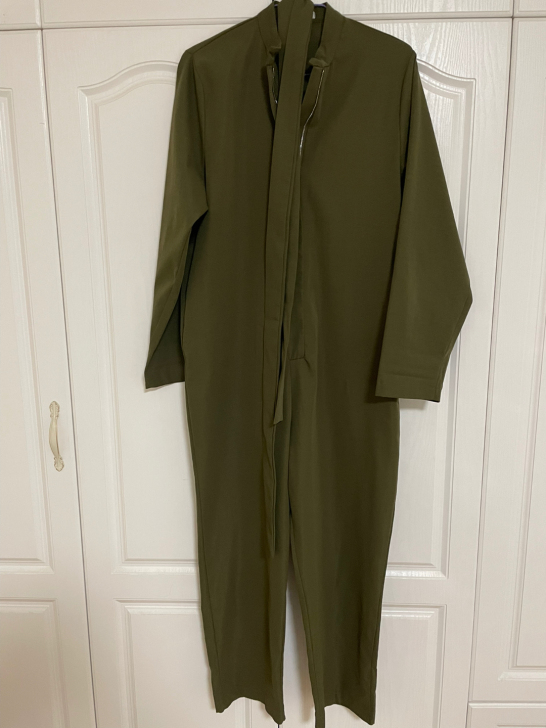 墨绿色连体裤 120斤以内都可以穿