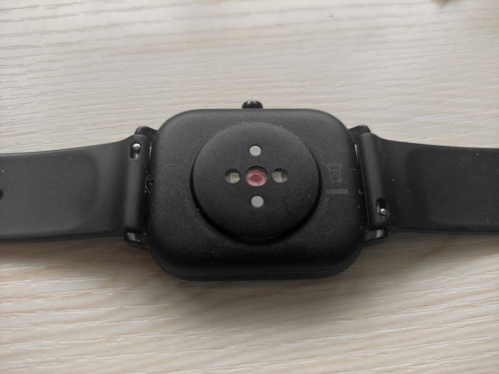 华米gts正常使用痕迹，屏幕完好但有划痕，...