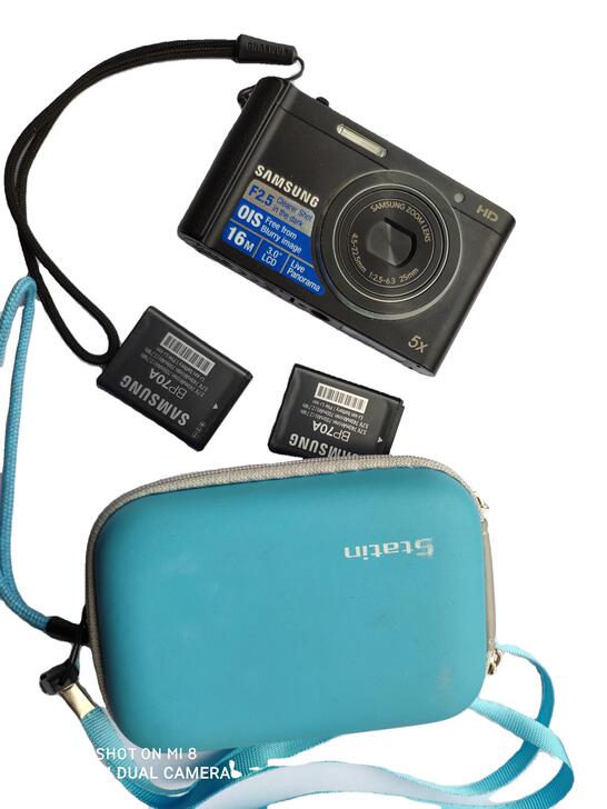 闲置自用三星数码相机，内存卡8G，3块电池...