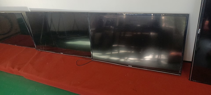 刚刚到店海尔液晶电视，需要抓紧联系。[庆祝...