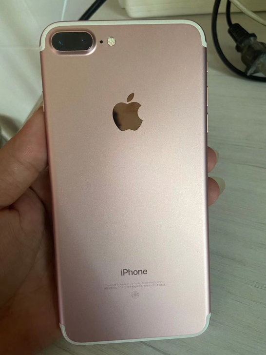 苹果7plus，国行128g，玫瑰金色，闲...