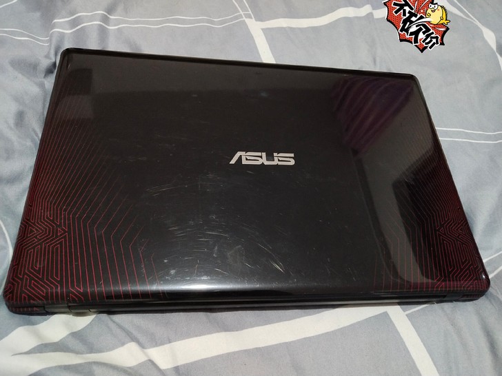卖一台华硕W50V游戏笔记本，