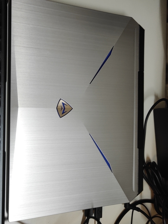 入手三个月的二手机械师笔记本几乎全新，有兴...