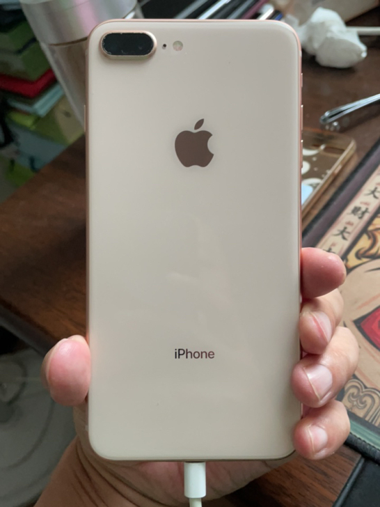 iPhone 8P 美版官换机,95新一直...