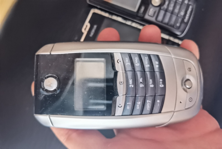 摩托罗拉A780，正常使用，无电池充电器！...