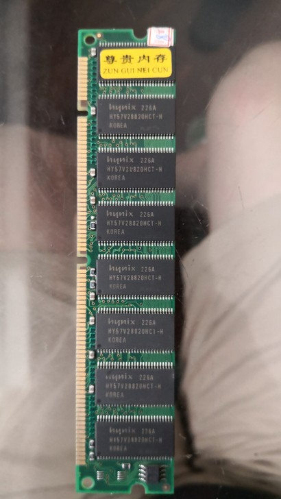 现代128MB PC-133 SDRAM内...