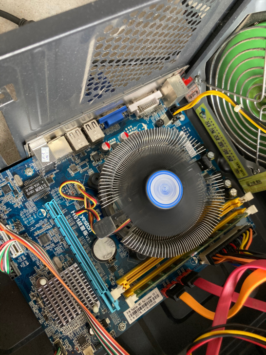 正常使用电脑主机，500g硬盘4g金士顿内...