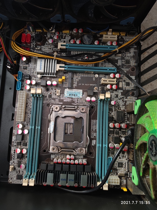 x97主板。   华南金牌。   成色如图...