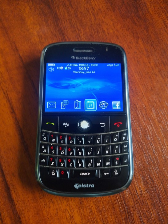 老手机经典黑莓9000