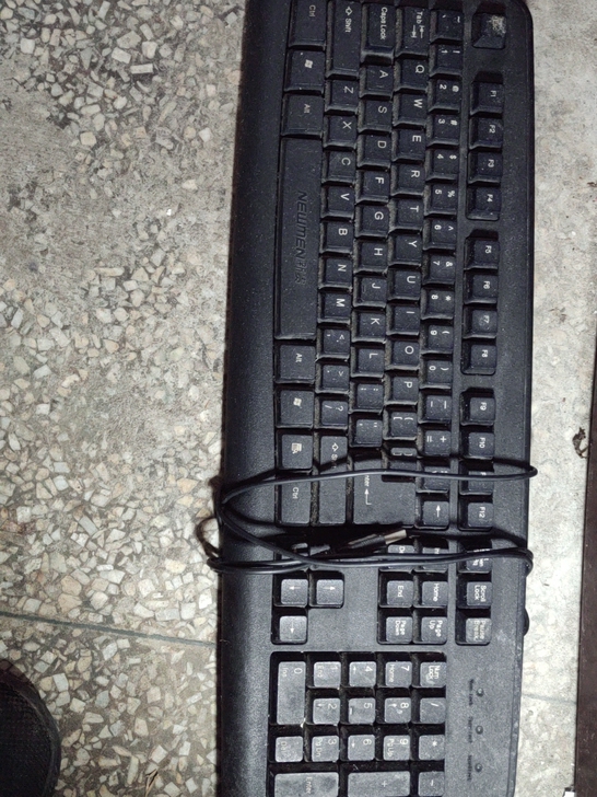 新贵键盘，电脑键盘，闲置有需要的拿去