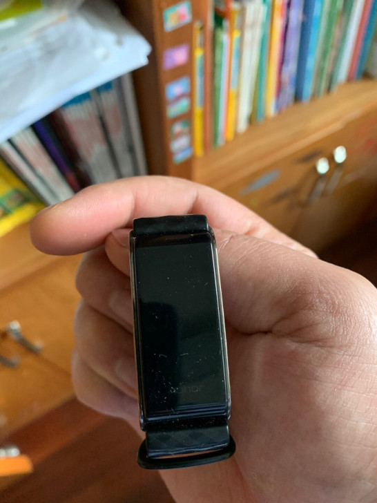 荣耀手环a2，戴了蛮久，买了荣耀手环5剩下...