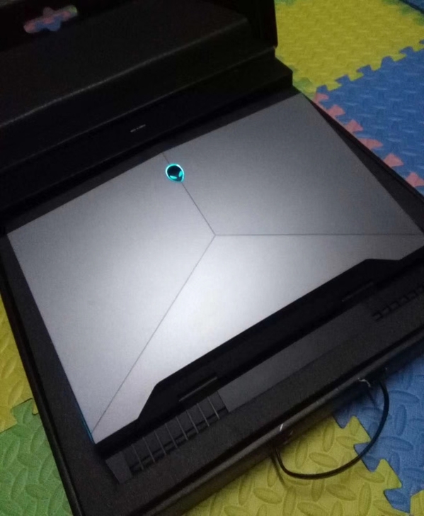 外星人17r4   成色9成以上   一直...