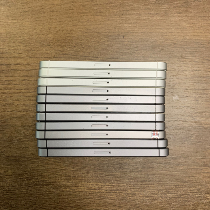 工作室二手iPhone SE一代,游戏机,...