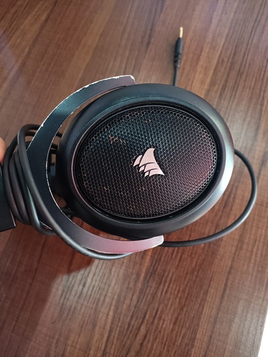 闲置海盗船耳机出售。