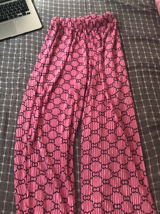 裤子 雪纺面料  穿着很滑很舒服  不贴肉...