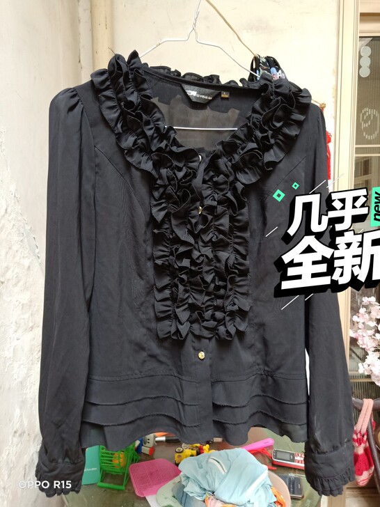 雪纺衬衣，很显身材。就穿过一次。