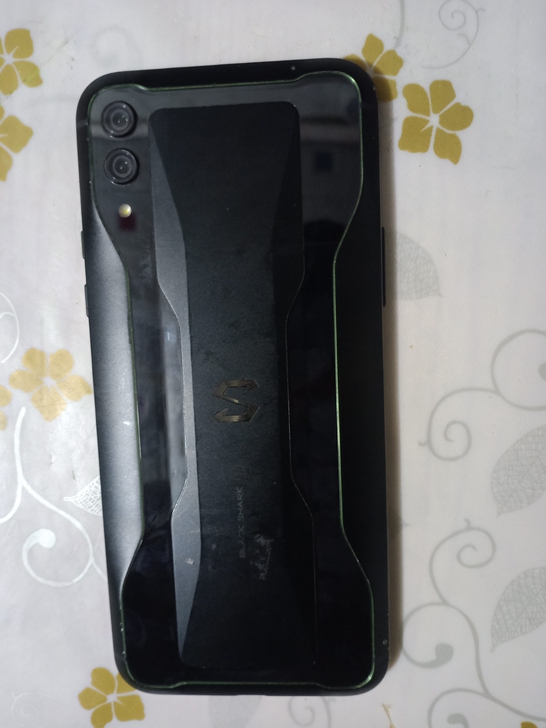 黑鲨2，功能正常，皮毛一般8+256，便宜出