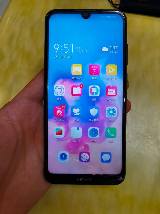 华为畅享3+64 屏幕有底部有裂纹，不影响...