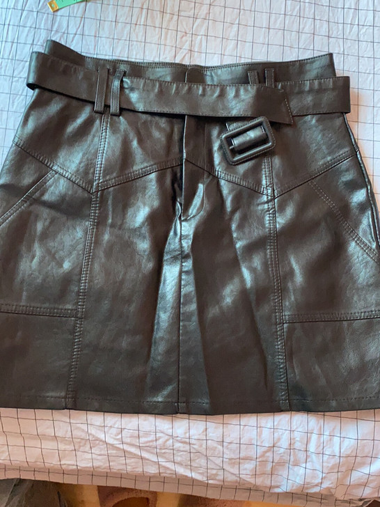 皮U短裙，只穿过一次，2尺2腰围，非常好看