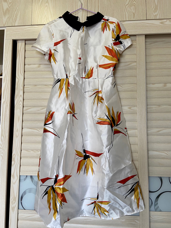 仅仅穿过一次，大洋百货专柜购入，买的时候还...