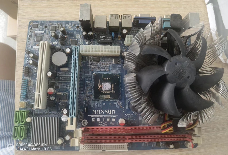 10吨一色电脑主板