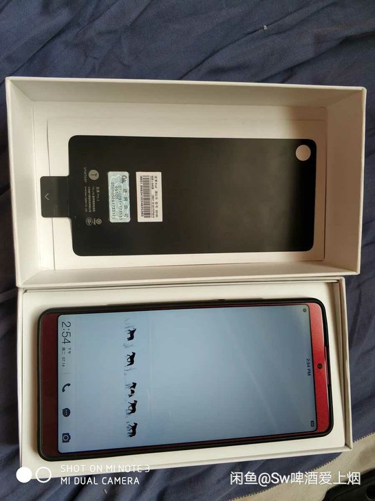 锤子S105坚果2pro酒红色手机，6+6...