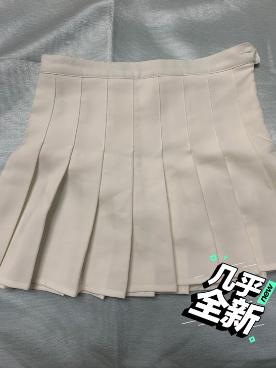 L码白色百褶裙，苹果原相机拍摄，9成新，2...