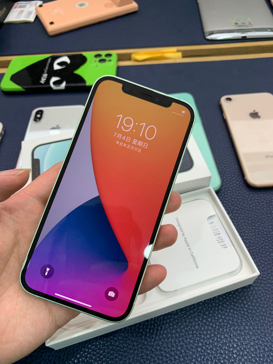 苹果原装iPhone12在保全新外观