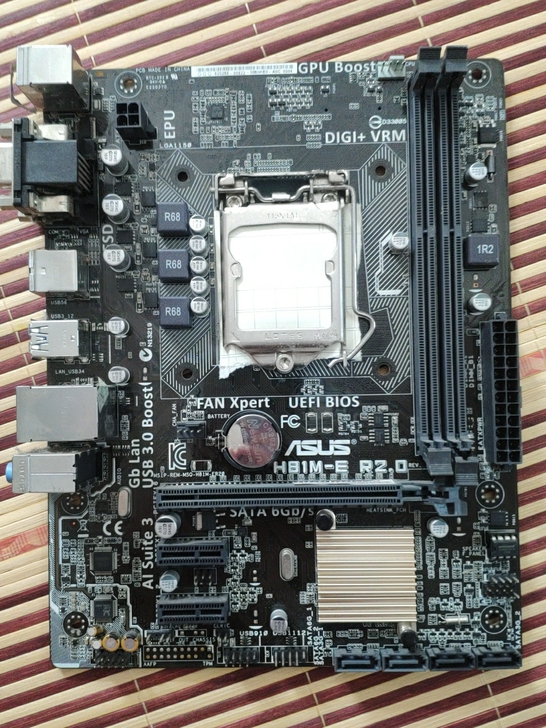华硕H81M-E R2 0主板,成色很新,...