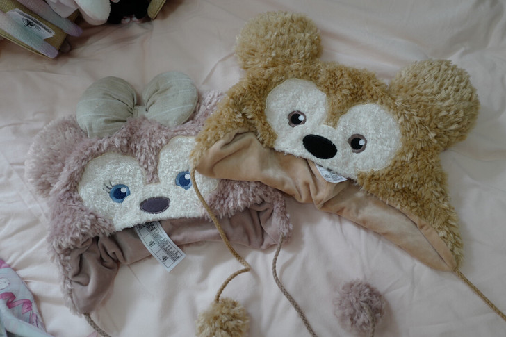 上海迪士尼达菲雪莉玫毛绒帽