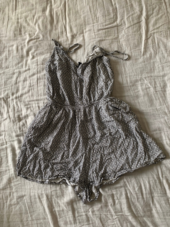 HM连体裤，很软的料子，洗缩水了，买的尺码...