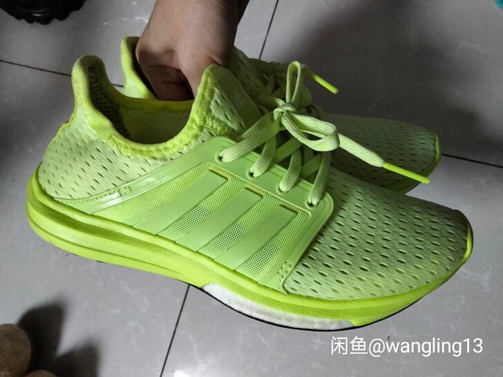 阿迪达斯休闲鞋37码,九成新。鞋子很轻巧。...