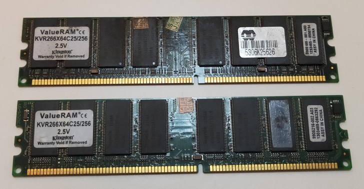 金士顿 DDR266内存，256M两条。自...
