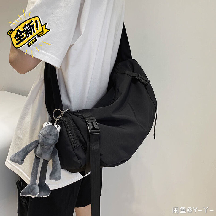 男斜挎包潮牌大容量单肩包男运动背包ins日...