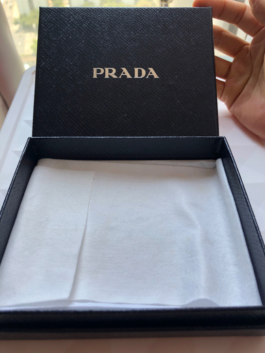 PRADA钱包包装盒，仅仅盒子，香港买的钱...