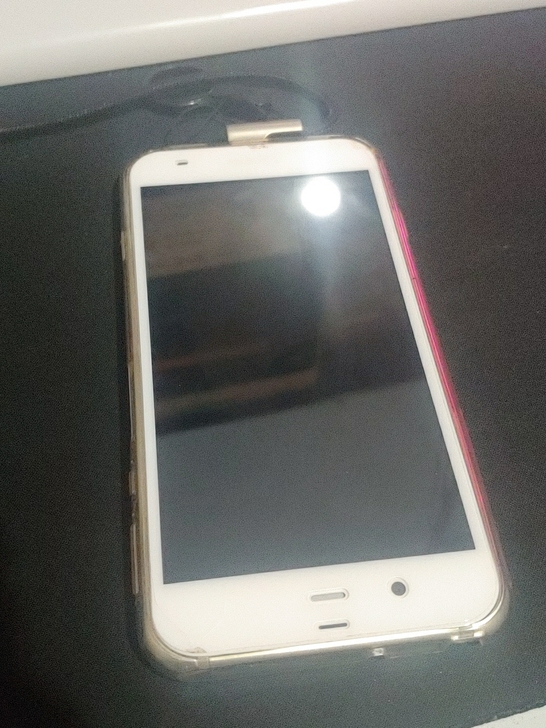 夏普sh04h，全部功能正常，贴膜带套。