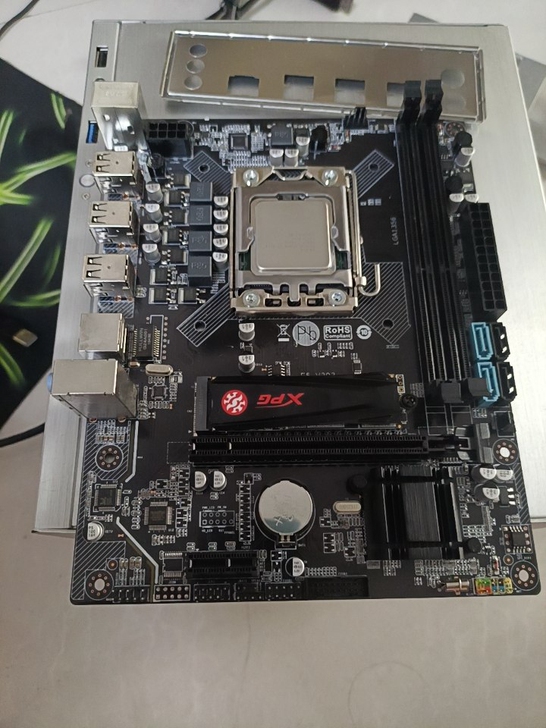 e5 2470套装，主板是x79，支持m2...