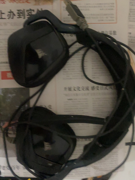海盗船耳机，非常好用，自己用的。换新了转卖