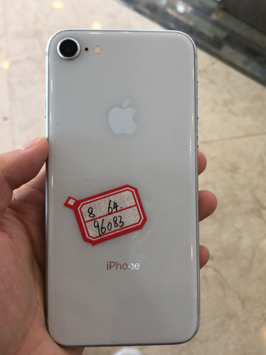 苹果8 64。外屏爆 其他正常  细节私