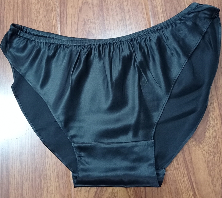 全新，全新，100%真丝素绉缎短裤。