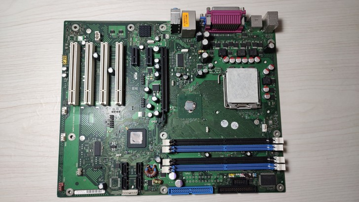 四张电脑主板料版两张台式，两张笔记本的。打...