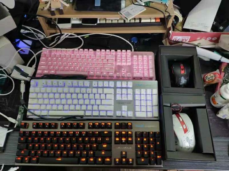 全新机械键盘发光黑轴宜博k753正品库存打...