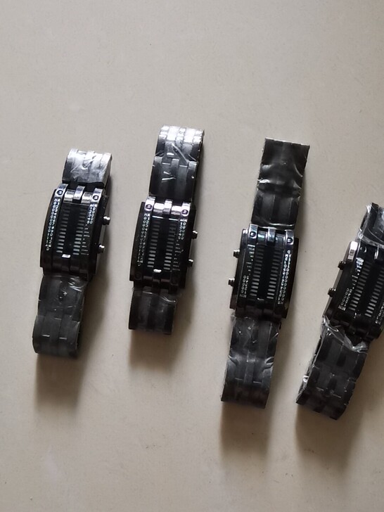 库存全新4个手表打包29包邮