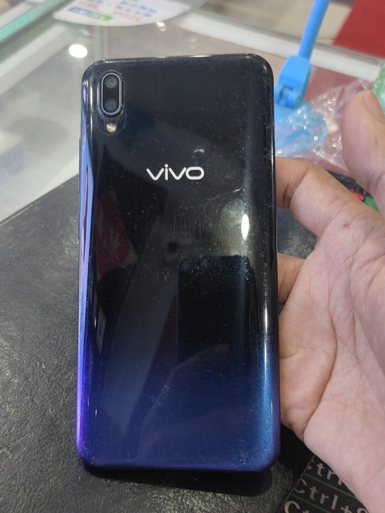 vivo y93 4+64G 九成新功能都...