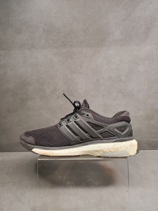 二手40码  正品阿迪达斯跑步鞋，后跟内衬...