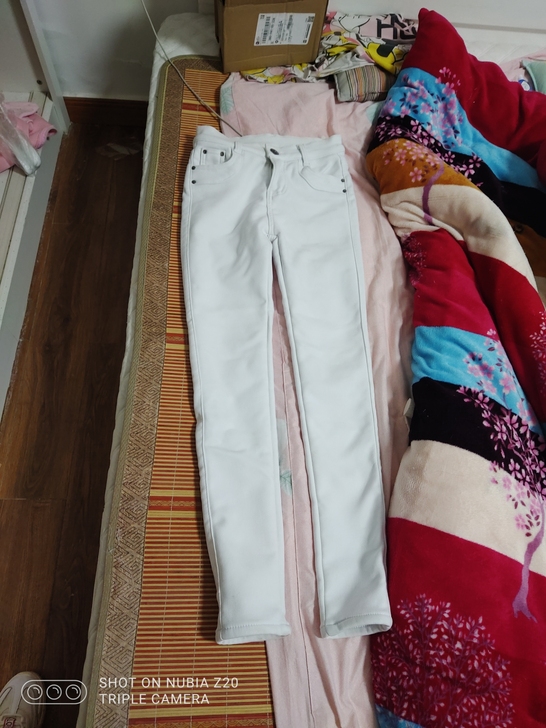 裤子，白色，加绒的，有弹力的那种哦