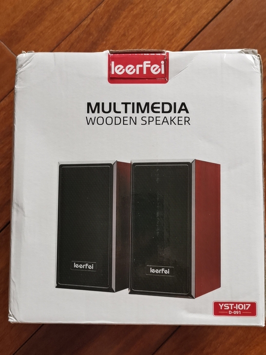 小型音箱一套,名牌全新,美观大方,大小适中...