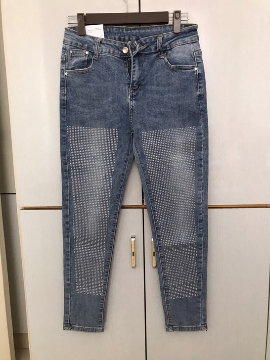 烫钻牛仔裤全新未穿