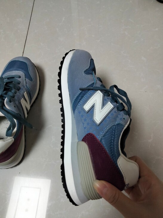 新百伦领跑复古休闲运动鞋。37码，穿的少，...