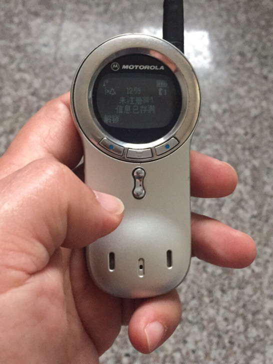 摩托罗拉V70手机国行正品，二码合一，功能...